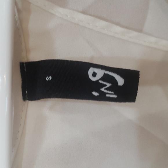 Ing open back, high low, tails top - Picture 2 of 4